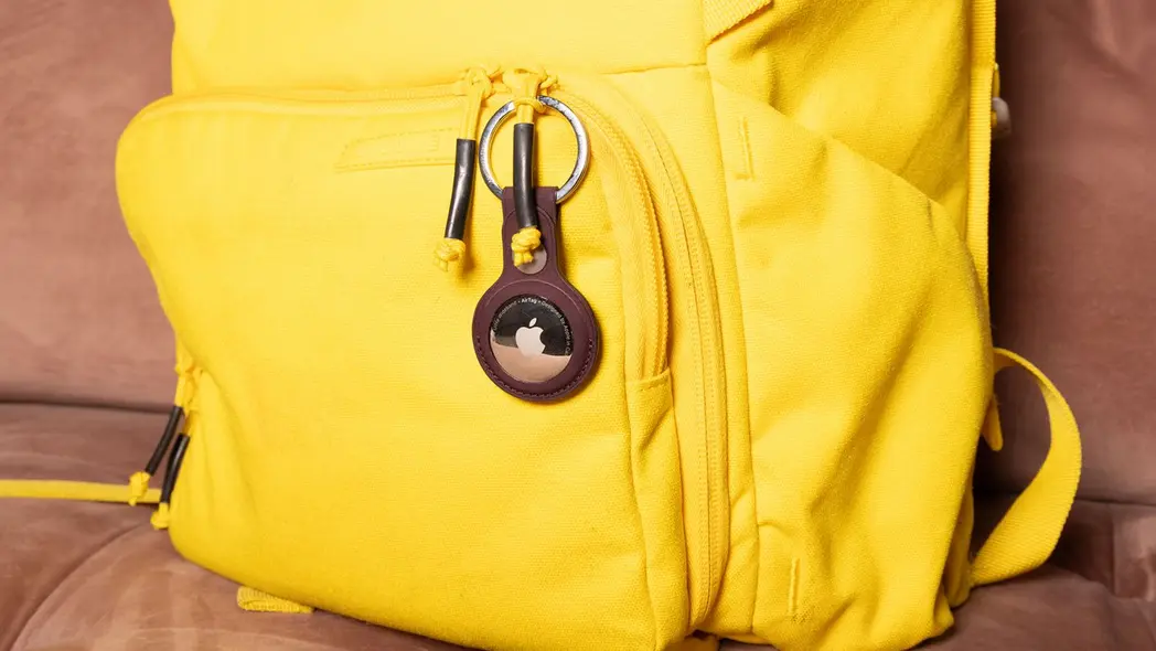 ایرتگ اپل در کنار یک دسته کلید