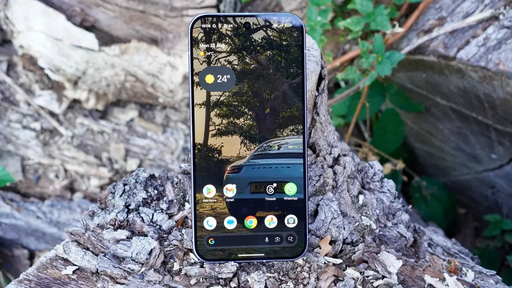 صفحه نمایش Google Pixel 10 Pro