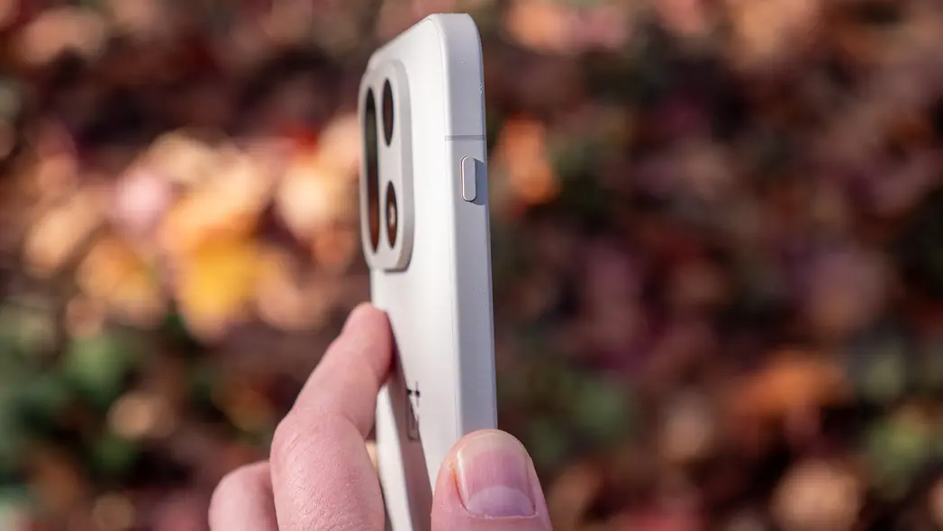 جزیره دوربین صاف و برجسته در پشت OnePlus 15