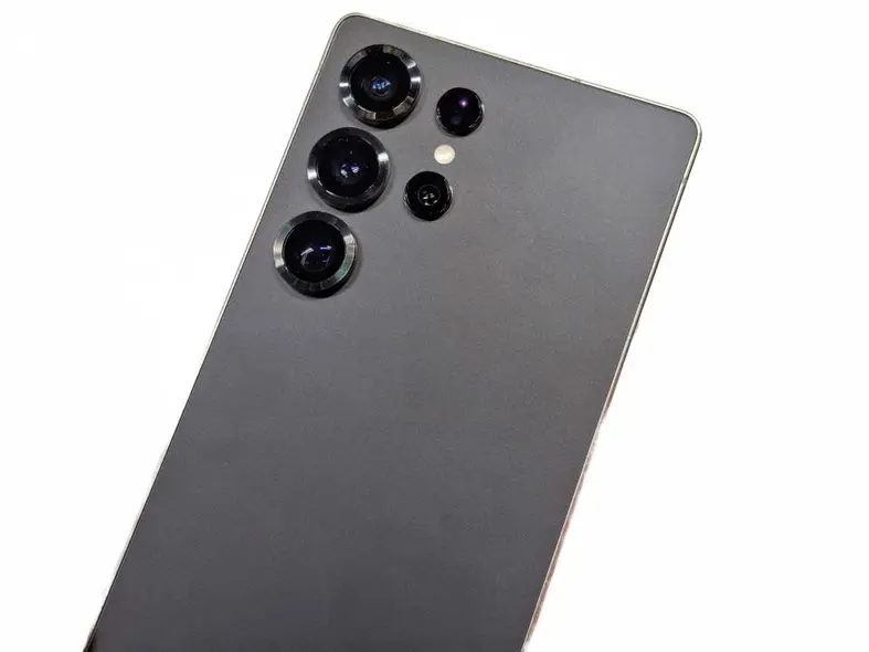 دو نفر از برترین افشاگران بر سر دوربین سامسونگ گلکسی S26 Ultra اختلاف دارند.