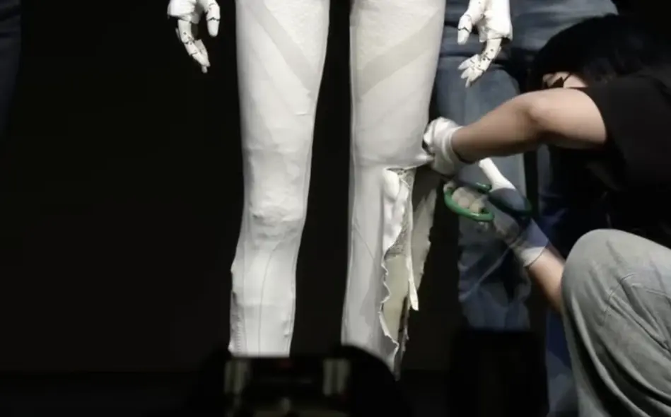 «پوست» ربات آیرون نسل بعد بریده شده تا کاملاً ربات بودن آن مشخص شود