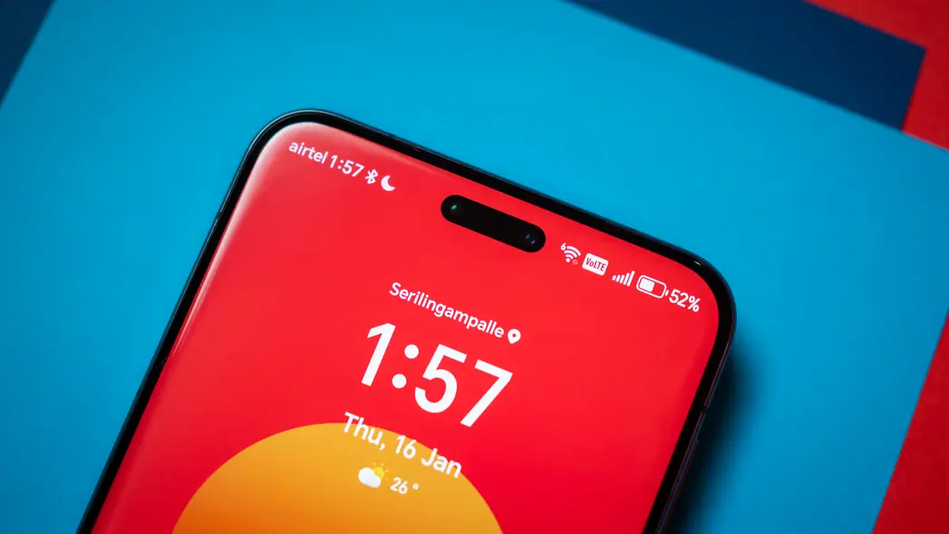 صفحهٔ اصلی Honor Magic 7 Pro با پسزمینهٔ رنگارنگ