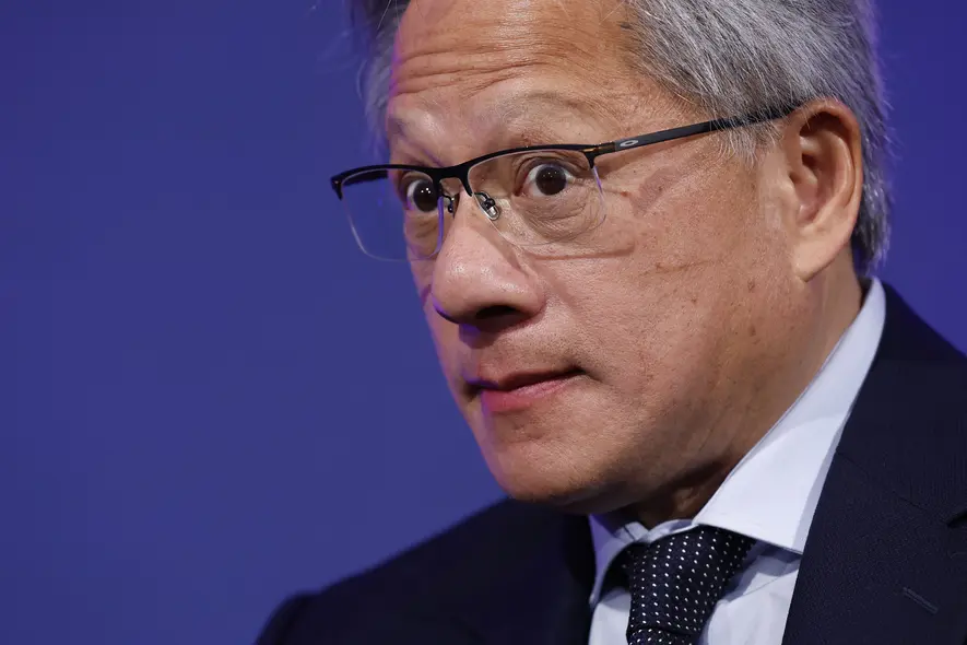 بنیانگذار، رئیس و مدیرعامل انویدیا، جنسین هوآنگ دربارهٔ آیندهٔ هوش مصنوعی و تأثیر آن بر مصرف و تولید انرژی در مرکز سیاستگذاری دوحزبی در ۲۷ سپتامبر ۲۰۲۴ در واشنگتن، دی.سی.