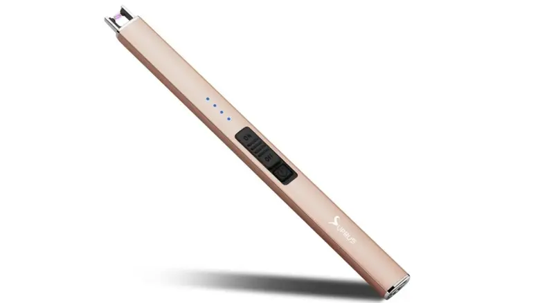 فندک الکتریکی SUPRUS روی پسزمینه سفید