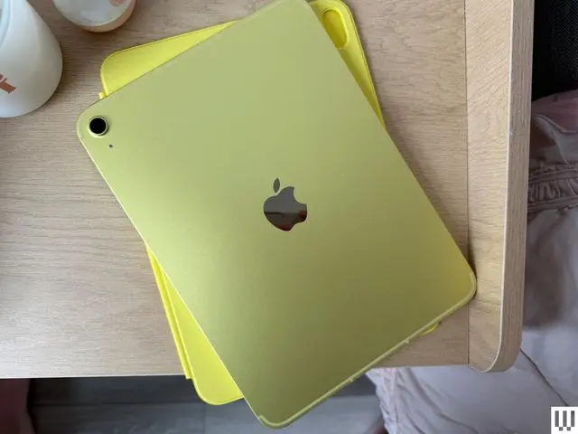 تصویر ممکن است شامل الکترونیک، تلفن همراه، تلفن، آیفون، کامپیوتر، لپ‌تاپ و رایانه شخصی باشد