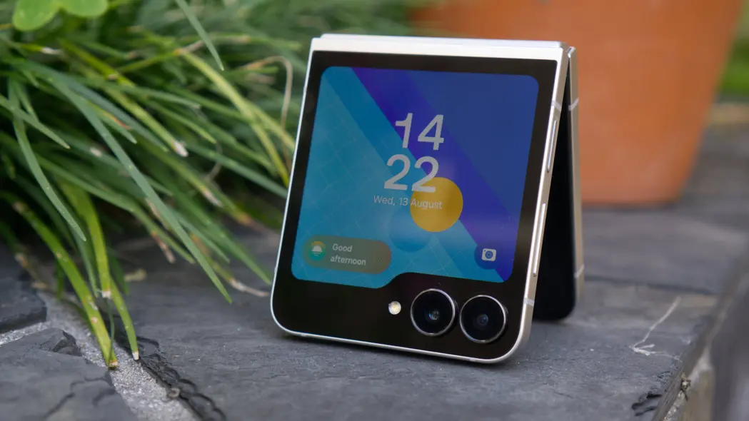 تصویر صفحهنمایش پوششی Samsung Galaxy Z Flip 7 FE