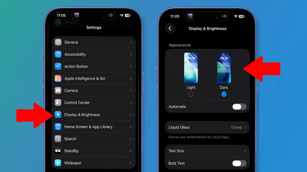 دو iPhone بر روی پسزمینهای سبز و آبی که تنظیمات باتری iOS 26 را نشان میدهند