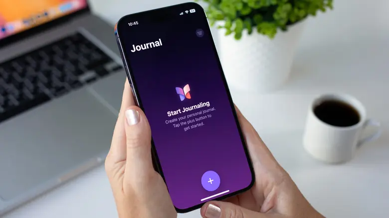 آیفون نمایشدهنده برنامه Journal