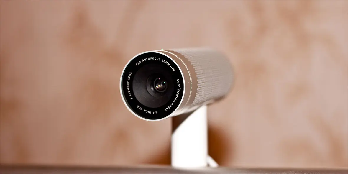 دوربین امنیتی اپل میتواند افراد را حتی وقتی چهرهیشان قابل مشاهده نیست تشخیص دهد | وبکم iSight اپل نشان داده شده