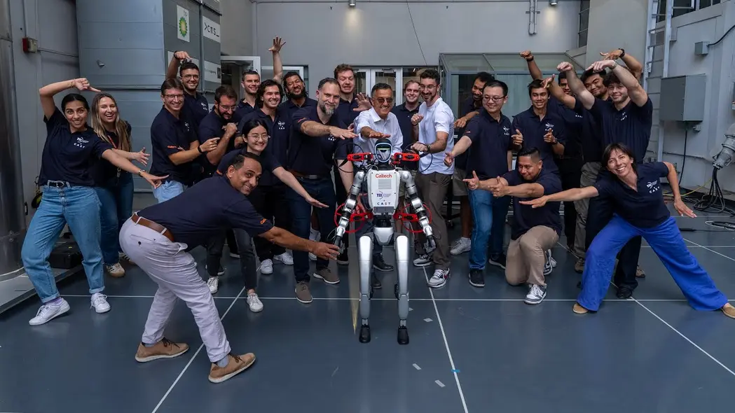 یک سمفونی از حرکت رباتیک - همکاری بین کالتک & TII - یوتیوب