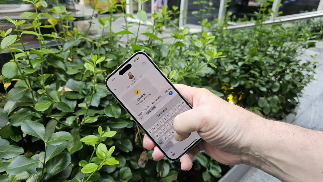 iPhone 14 Pro با تصحیح خودکار بهبود یافته در کیبورد iOS 17