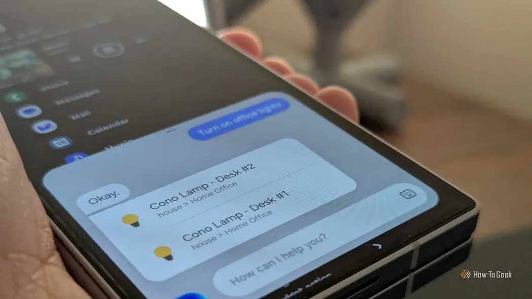 Bixby که دو لامپ هوشمند Umbra Cono را با استفاده از Samsung SmartThings روی Galaxy Z Fold 6 کنترل میکند