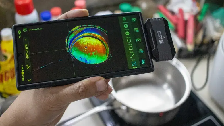 اندازه‌گیری دمای یک قابلمه با Thermal Master P1