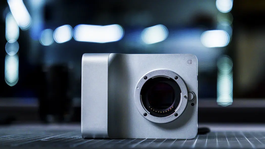 دوربین Caira روی یک پد مشبک