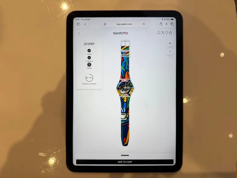 ممکن است تصویر شامل ساعتدست، کامپیوتر، الکترونیک، تبلت، بخش بدن دست، شخص، کریکت و چوب کریکت باشد
