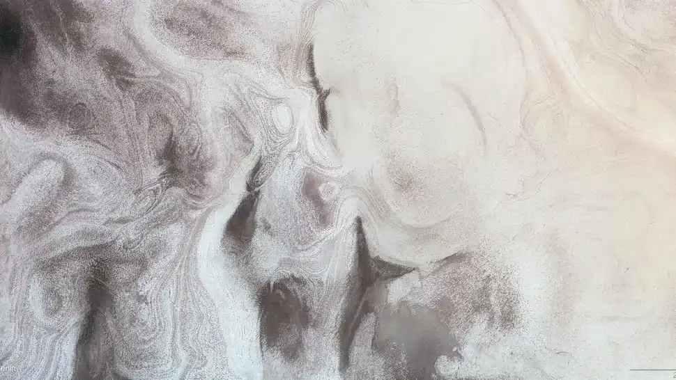 این شکل‌گیری‌های چرخانی یخ دی‌اکسید کربن در قطب جنوبی مریخ توسط ماهوارهٔ مارس اکسپرس آژانس فضایی اروپا عکاسی شده‌اند.