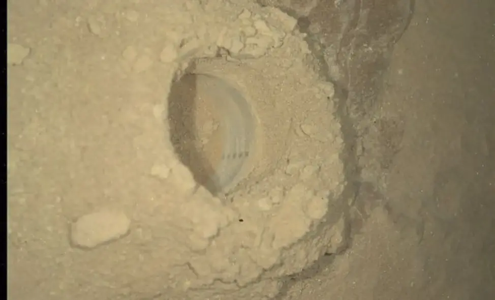 رهیند Curiosity کشف شگفت‌انگیزی در مریخ پیش از تعطیلات به‌دست آورد