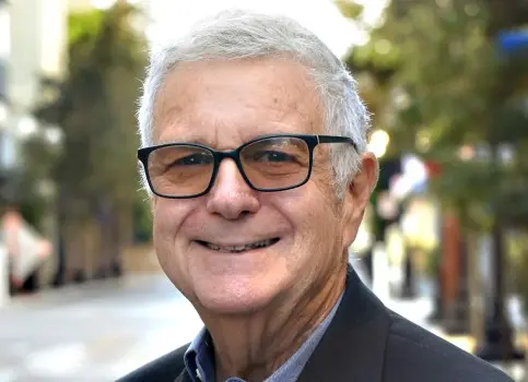 ستون‌نویس لاری مگید.