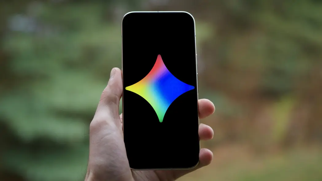 لوگوی Gemini روی یک گوشی اندروید