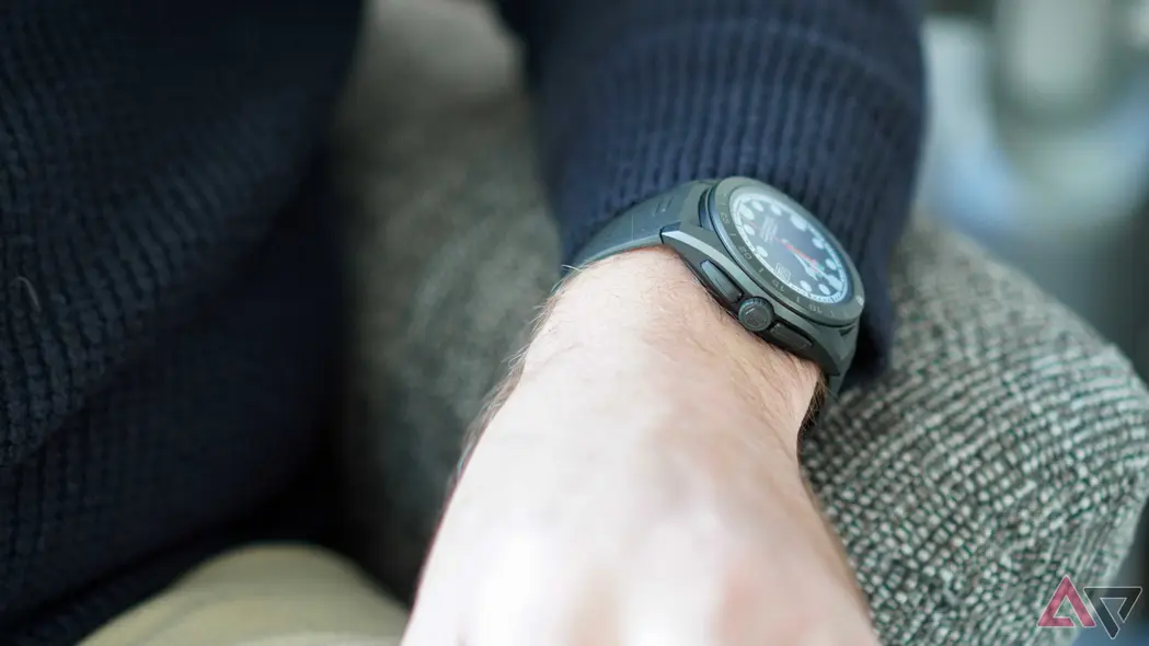 شخصی که Tag Heuer Connected Calibre E5 را می‌پوشد