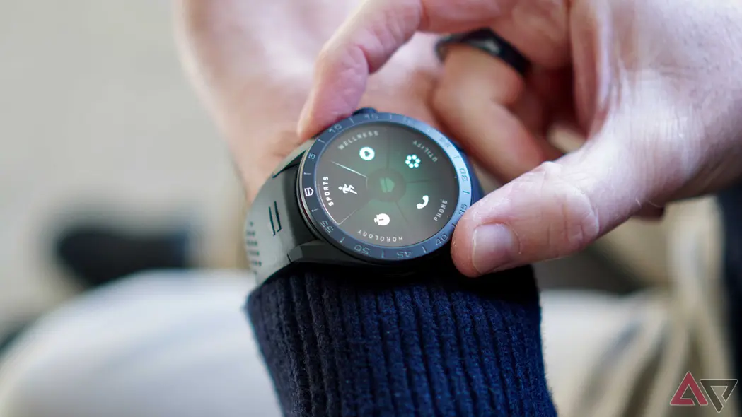 سیستم منو بر روی Tag Heuer Connected Calibre E5