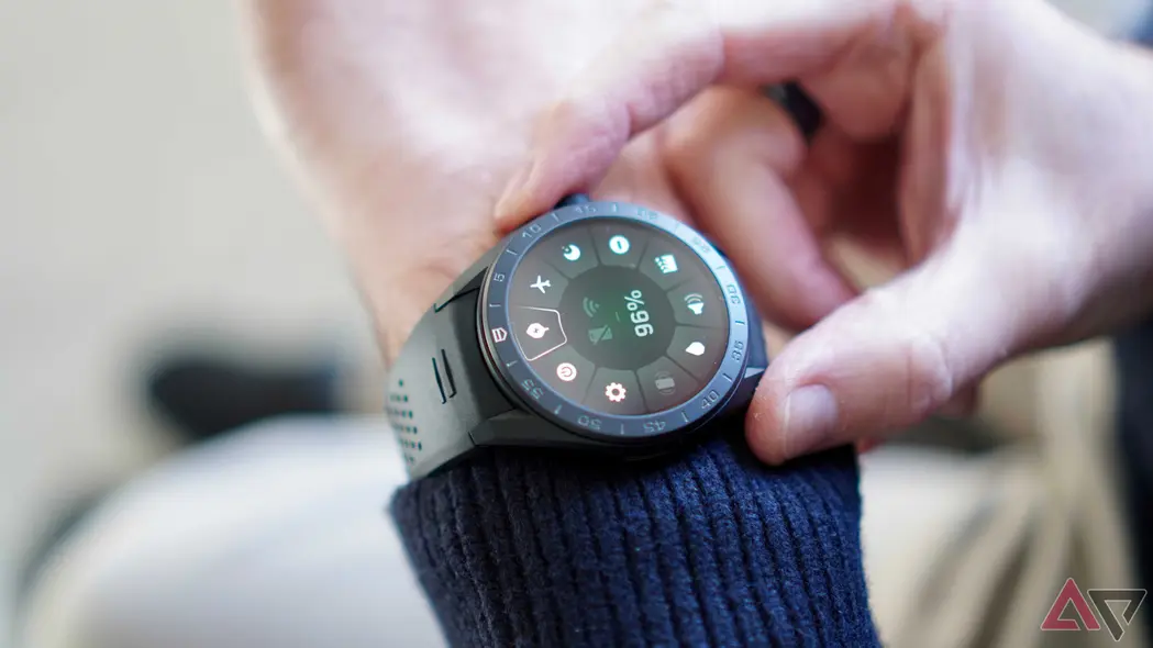 سیستم منو بر روی Tag Heuer Connected Calibre E5