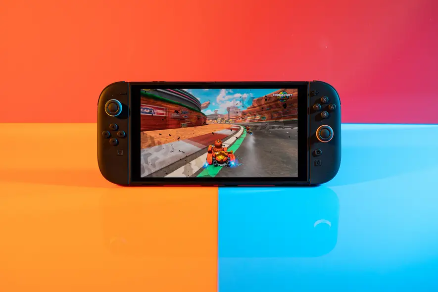 عکس نینتندو سوییچ ۲ که Mario Kart World را در حالت دستی اجرا می‌کند