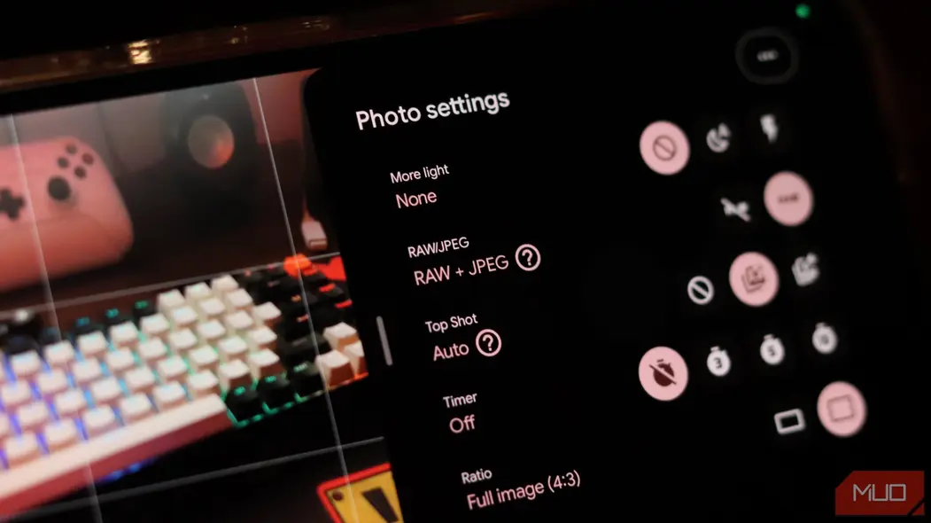 تنظیمات دوربین RAW در پیکسل 9a.