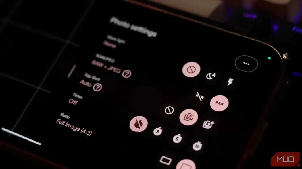 تنظیمات دوربین RAW و JPEG در پیکسل 9a.