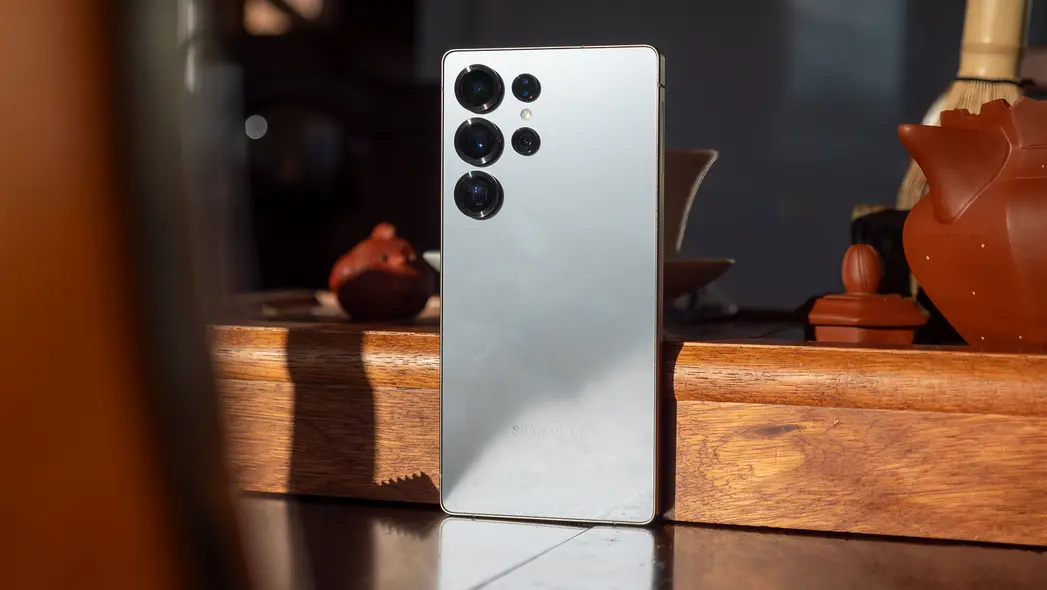 Samsung Galaxy S25 Ultra به رنگ آبی روشن